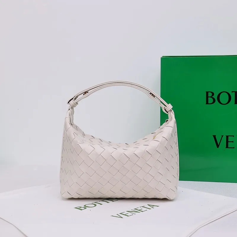 All categories Official website "Brand Women's Bags" Women's Bags 💙 BV 2026 new BV portable shoulder bag